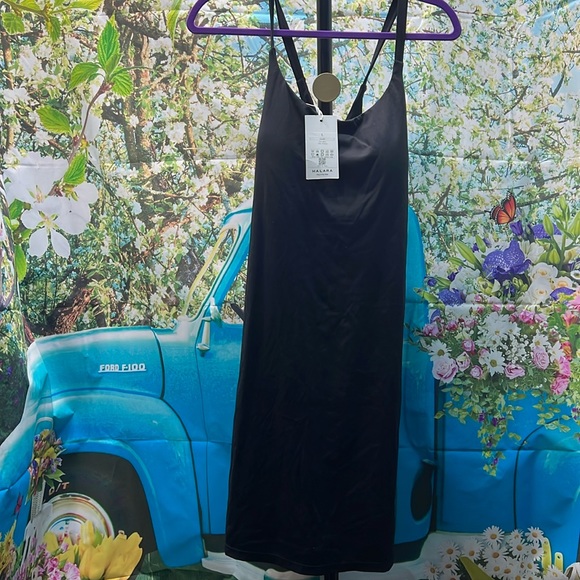 Other - SOLD-Large Halara everyday cloudfull black dress with shorts pockets padded cups